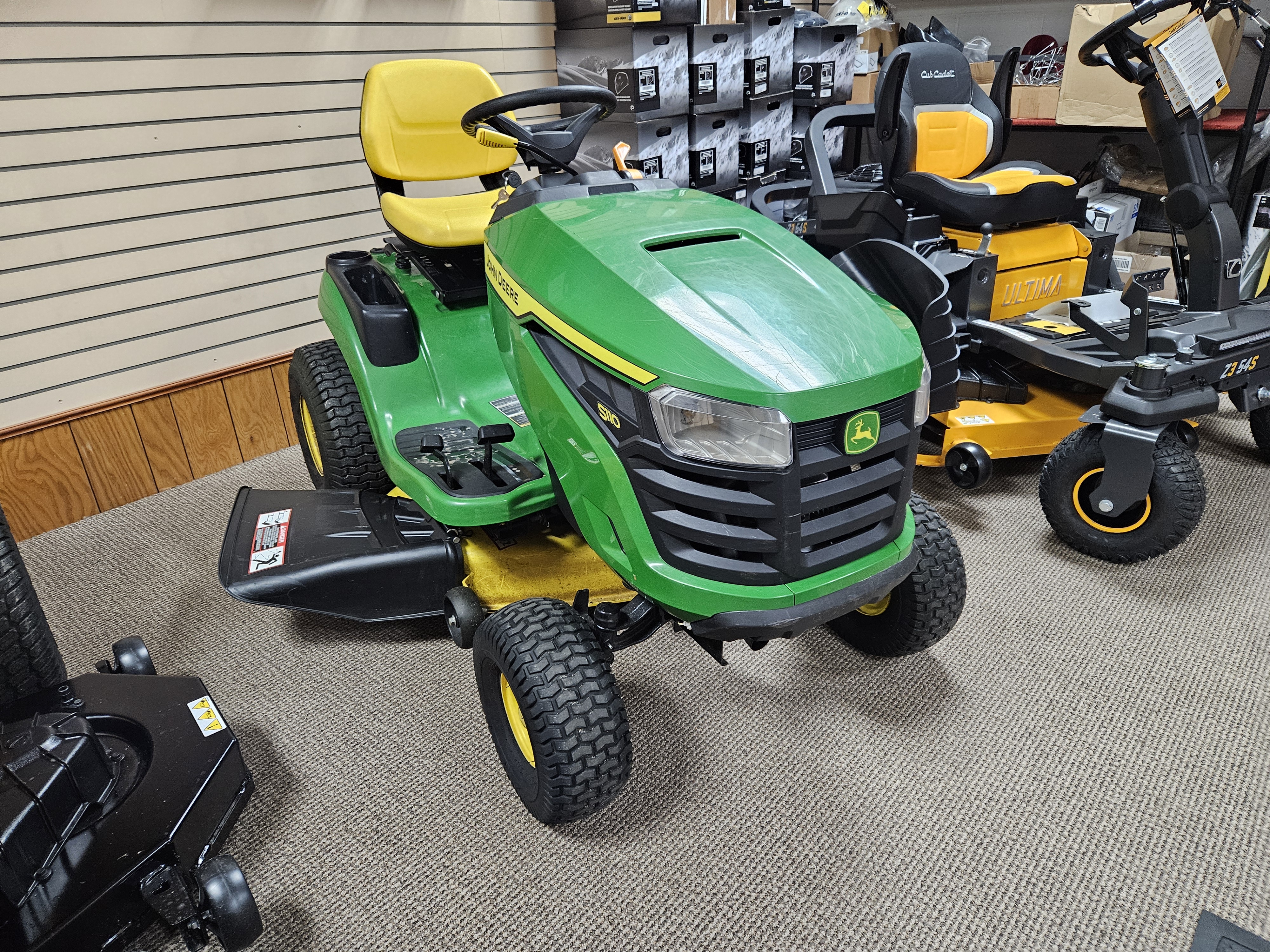 2022 John Deere - Lawn S100 Lawn Mower