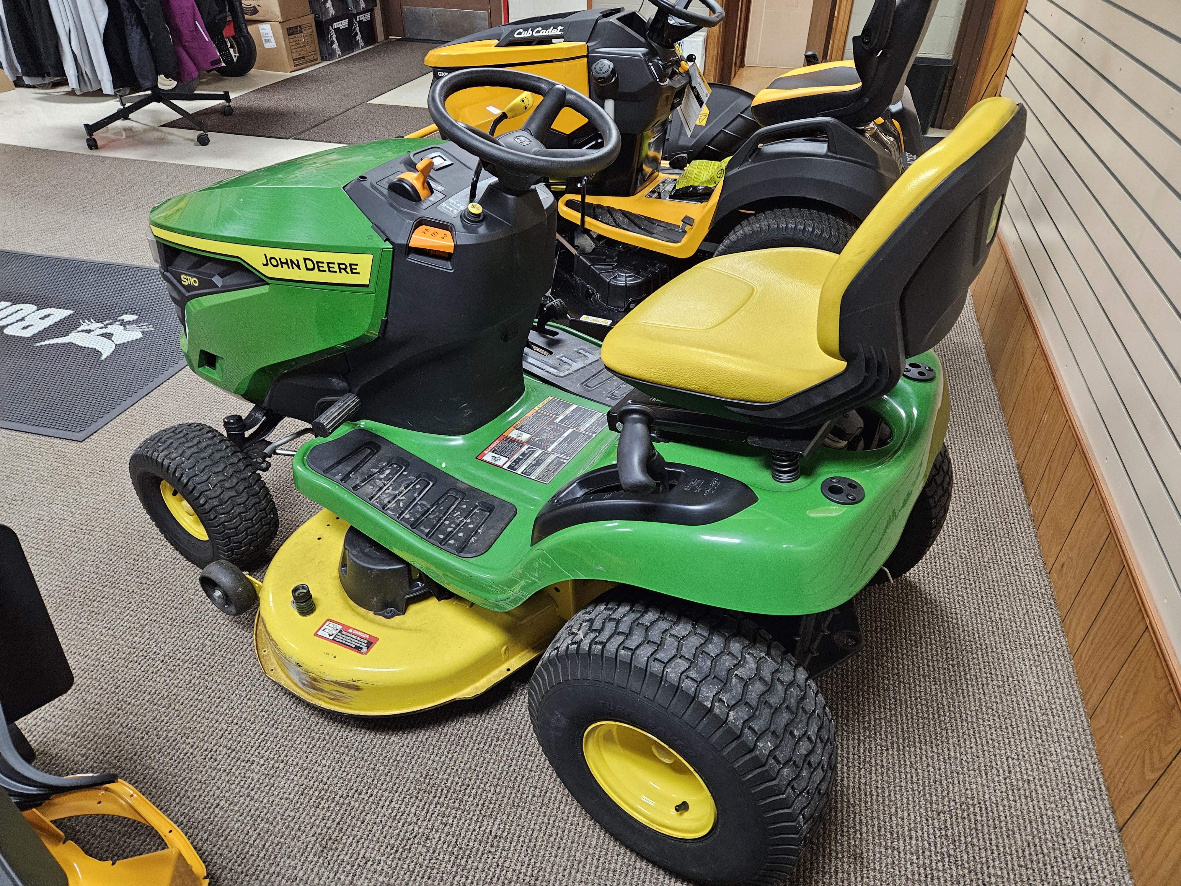 2022 John Deere - Lawn S100 Lawn Mower
