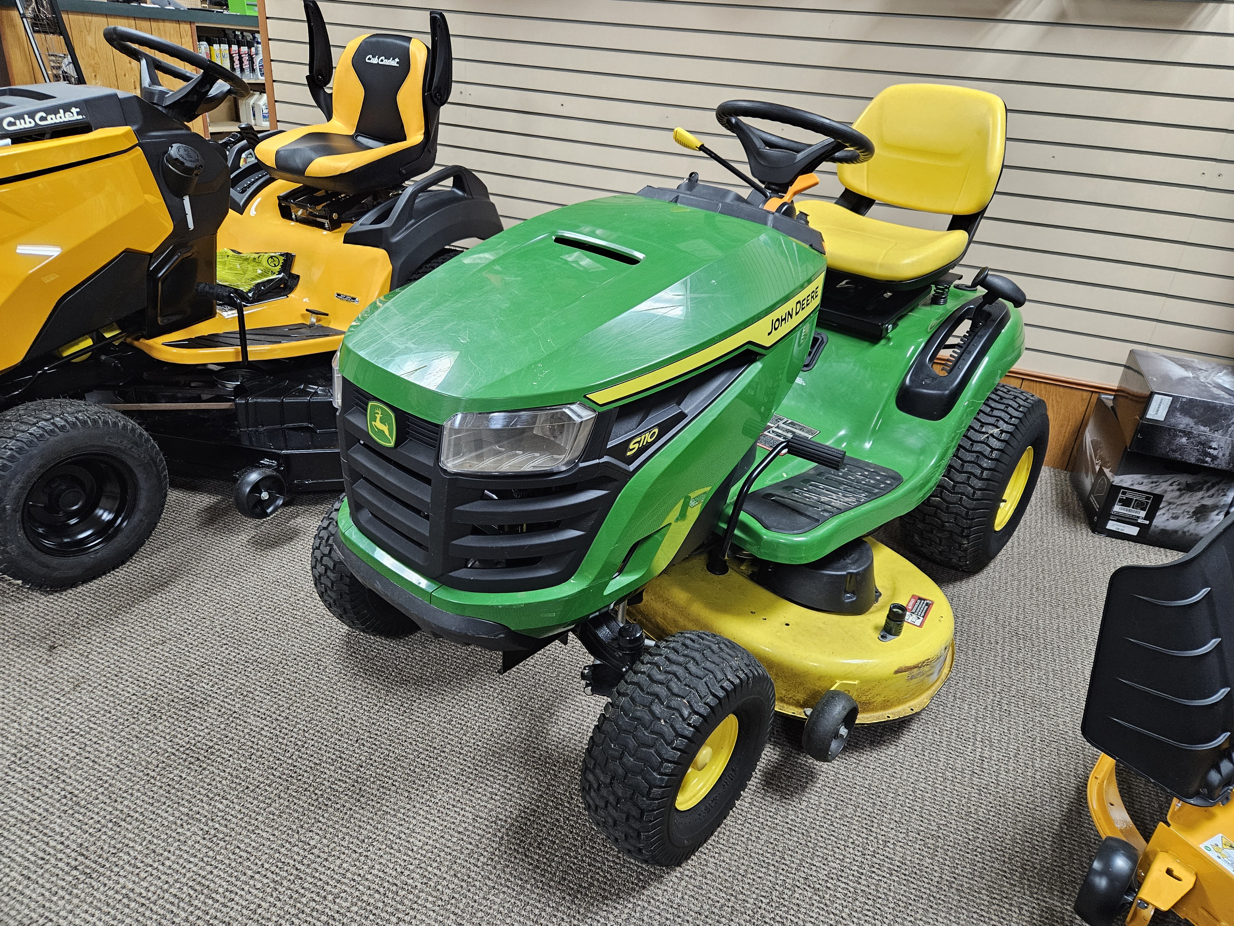 2022 John Deere - Lawn S100 Lawn Mower