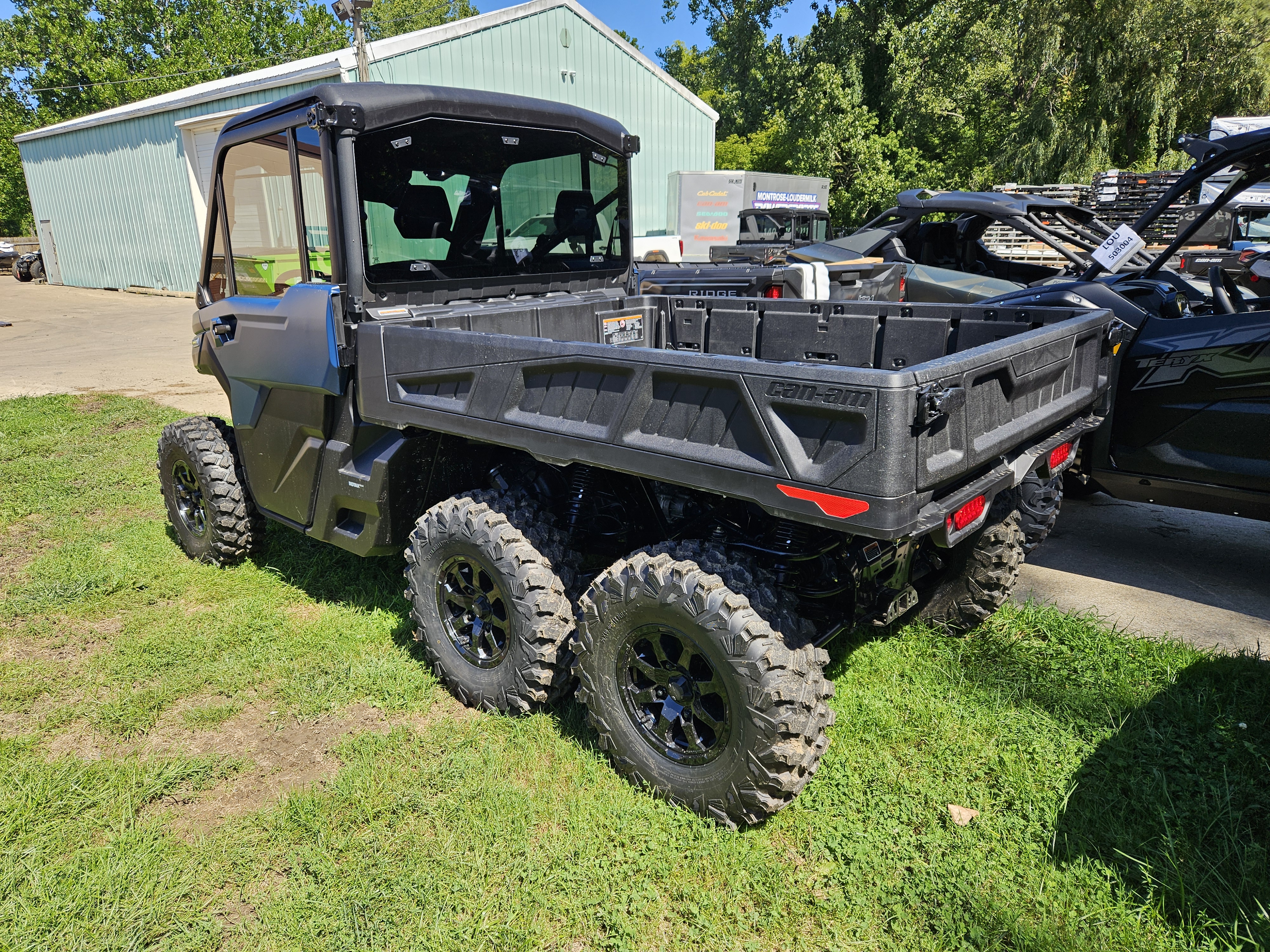 2026 Can-Am Defender 6X6 Limited Cab HD10 Side x Side