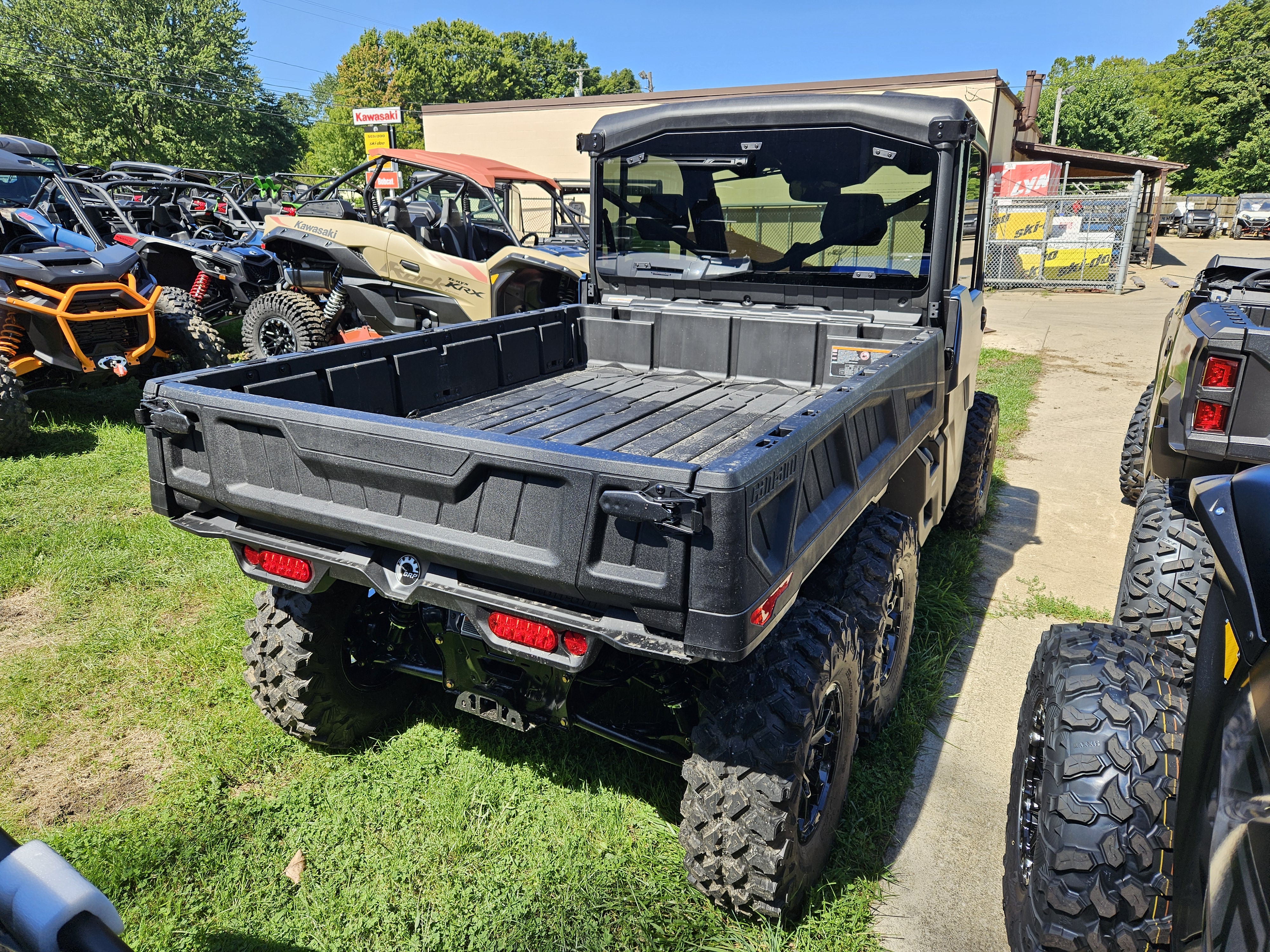 2026 Can-Am Defender 6X6 Limited Cab HD10 Side x Side