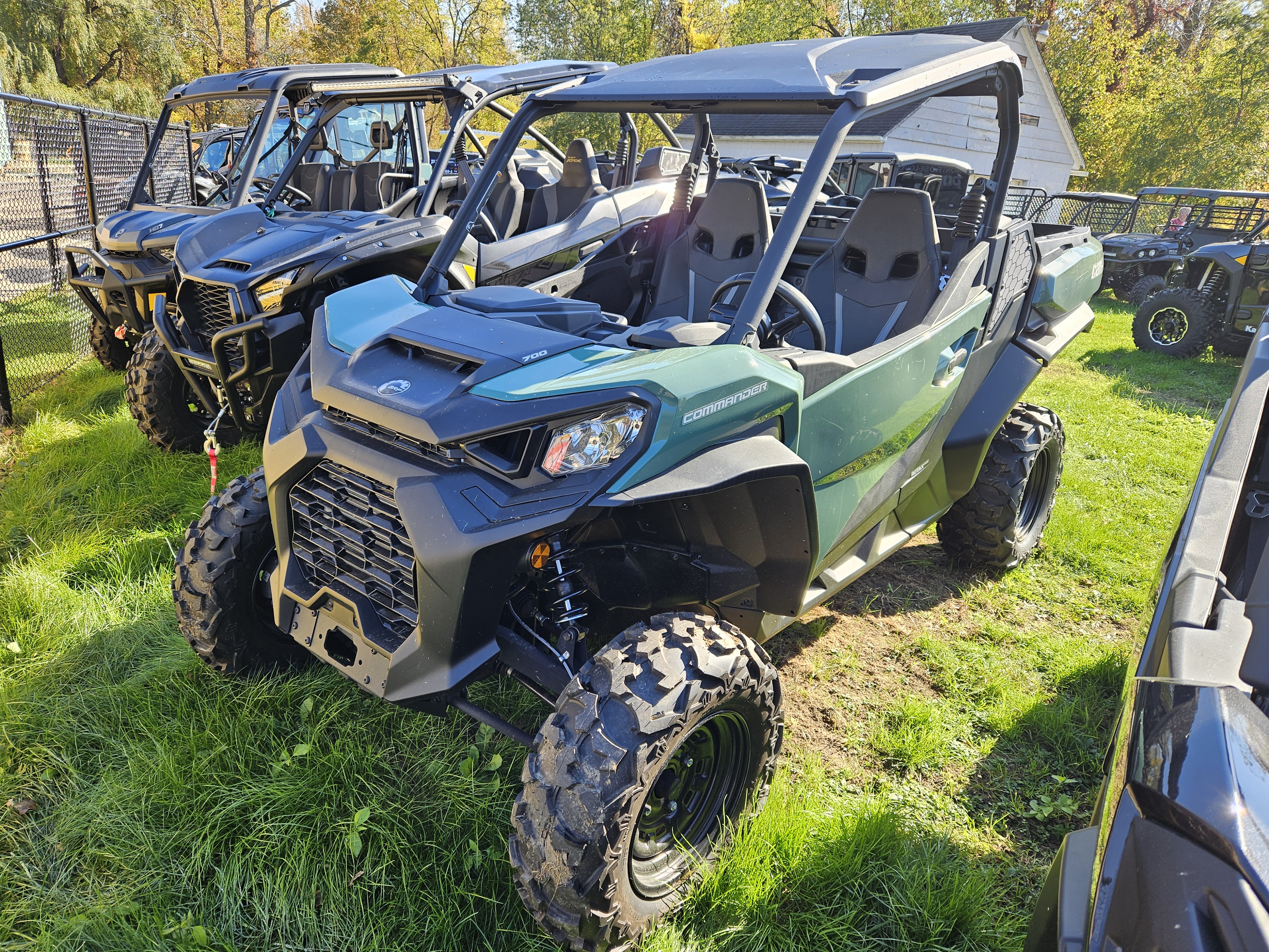2026 Can-Am COMMANDER DPS 700 Side x Side